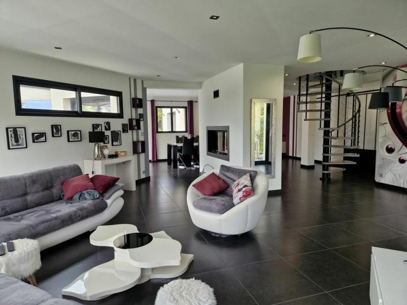 Demeure - 198 m² - 6 pièces