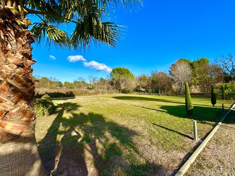 Maison - 687 m² - 12 pièces