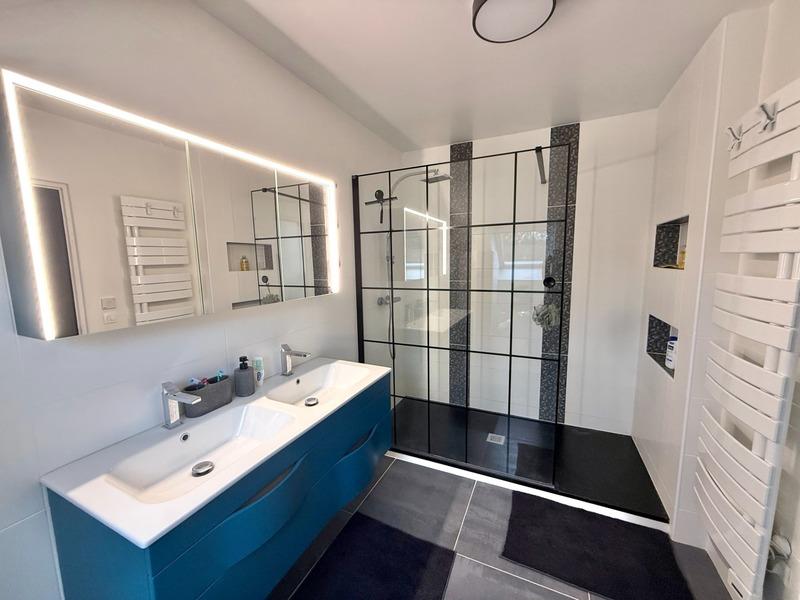 Maison - 230 m² - 7 pièces