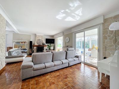 Maison traditionnelle - 200 m² - 7 pièces