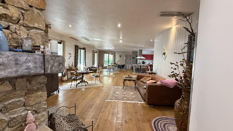 Maison - 180 m² - 7 pièces