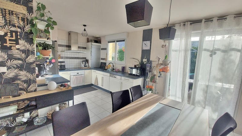 Maison - 121 m² - 11 pièces