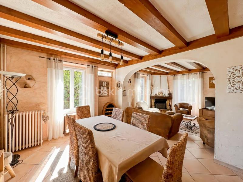 Maison traditionnelle - 153 m² - 6 pièces