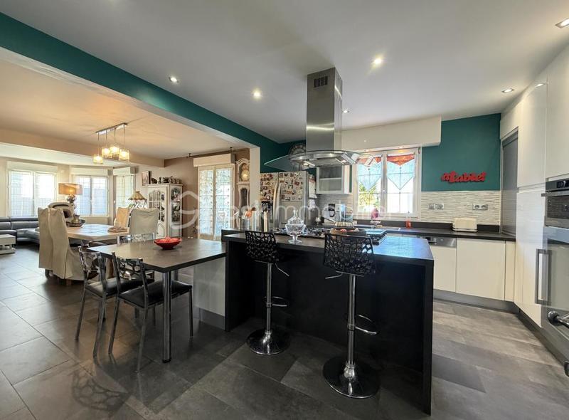 Maison - 205 m² - 8 pièces