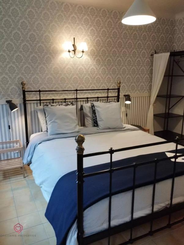 Propriété - 280 m² - 11 pièces