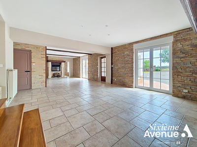 Maison - 265 m² - 6 pièces