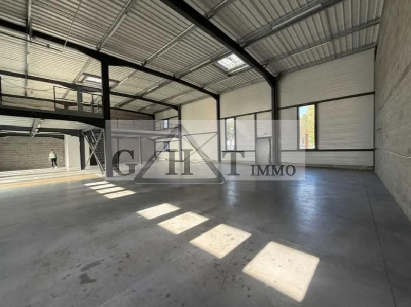 Entrepôt - 435 m²