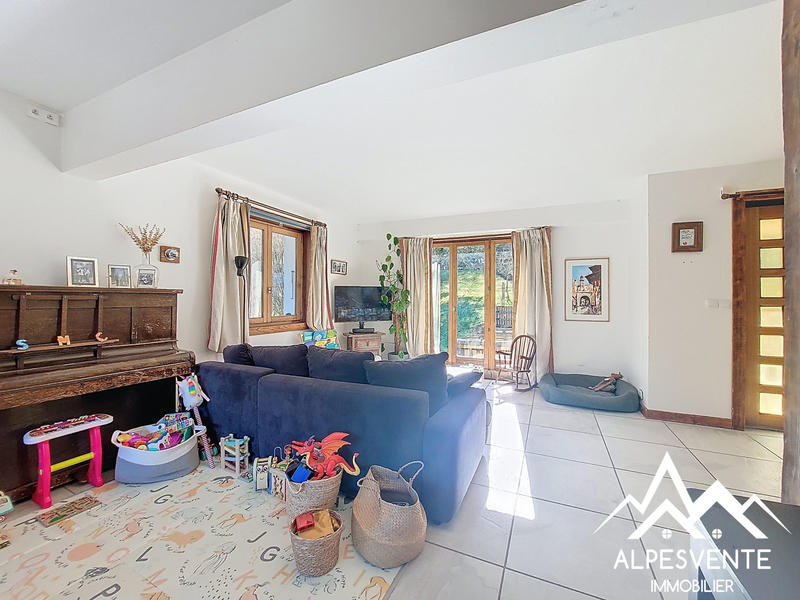 Maison - 247 m² - 11 pièces