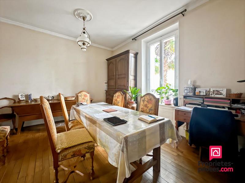 Maison - 370 m² - 5 pièces