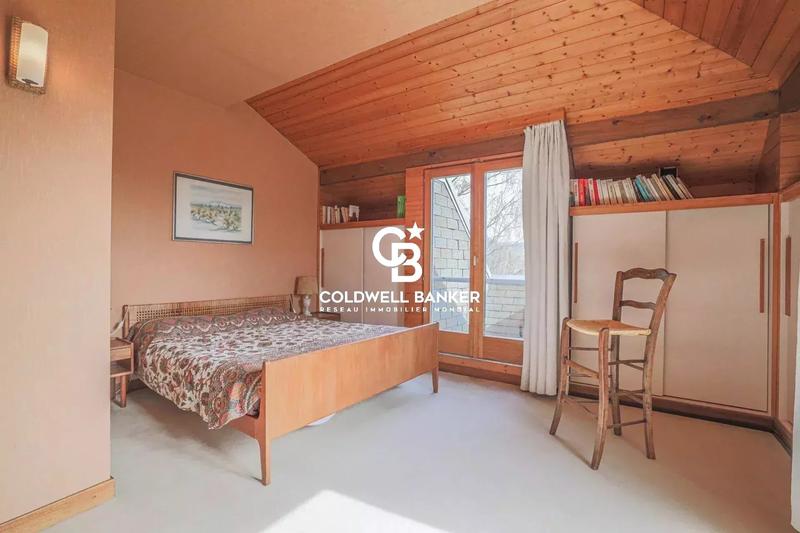 Maison - 250 m² - 7 pièces