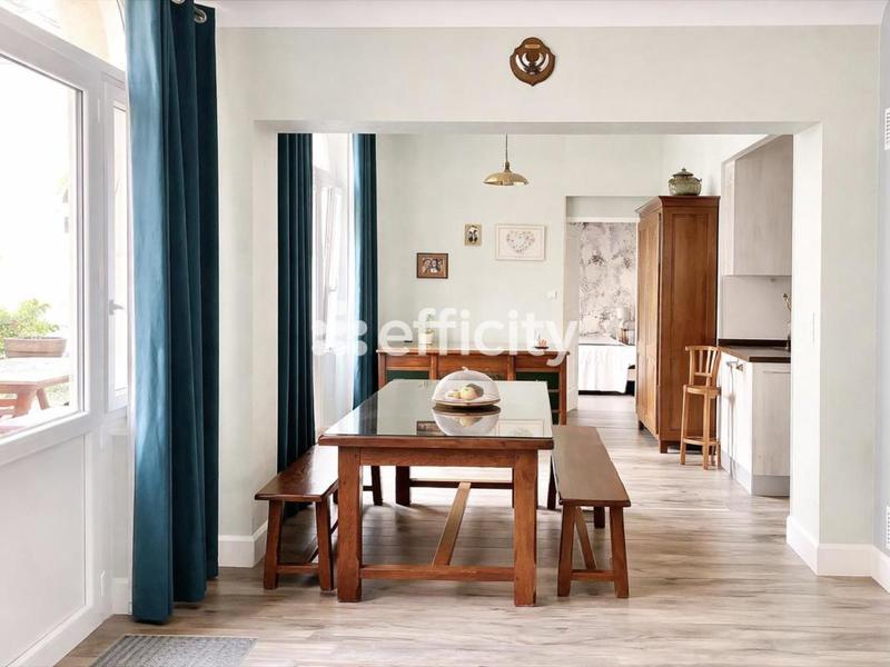 Maison de bourg - 220 m² - 7 pièces