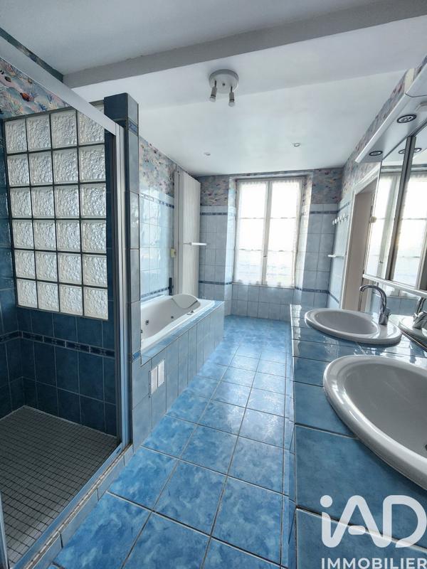 Maison - 222 m² - 7 pièces