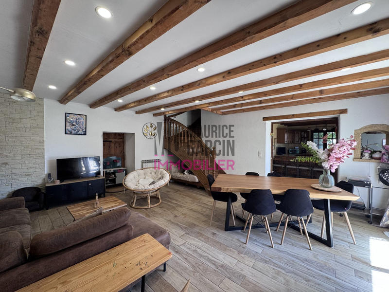 Maison - 202 m² - 9 pièces