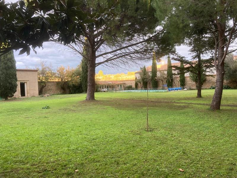 Maison - 402 m² - 16 pièces