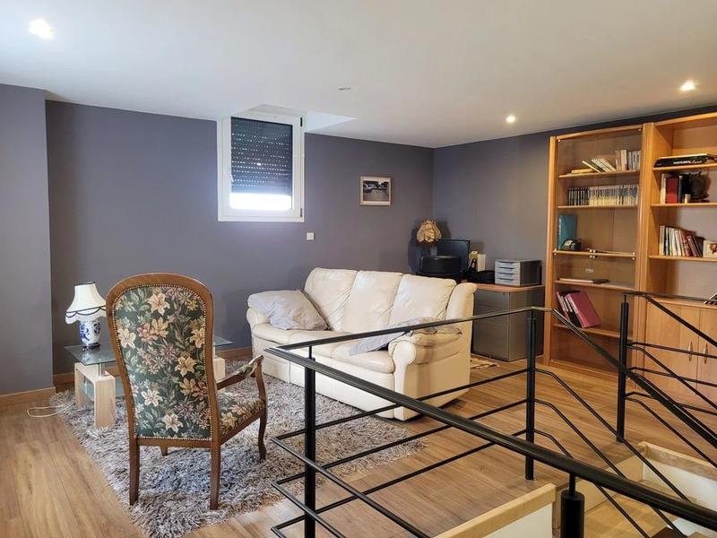 Propriété - 237 m² - 8 pièces