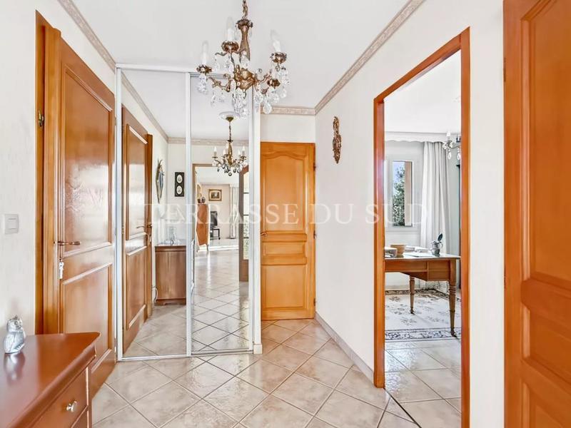 Propriété - 174 m² - 6 pièces
