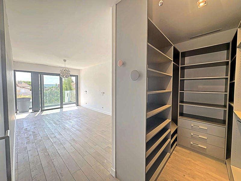 Maison - 328 m² - 5 pièces