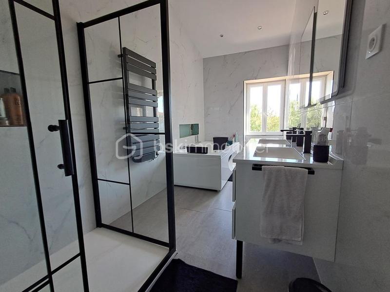 Demeure - 300 m² - 12 pièces