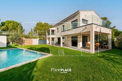 Maison - 180 m² - 7 pièces