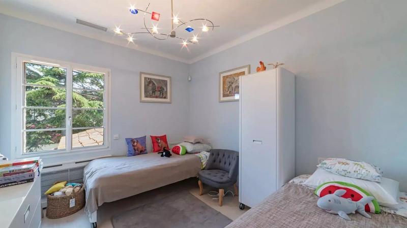 Villa - 313 m² - 8 pièces