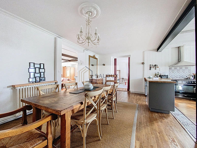 Maison - 273 m² - 7 pièces