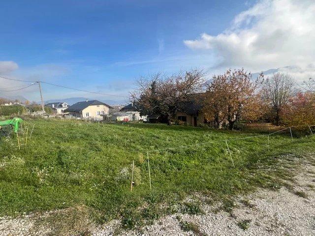 Terrain constructible - 892 m²