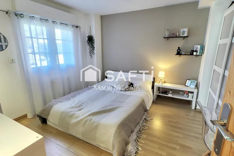 Maison - 210 m² - 6 pièces