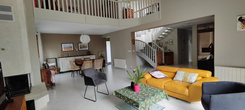 Maison - 280 m² - 6 pièces