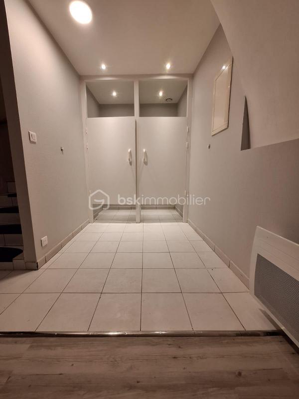 Local commercial - 128 m² - 8 pièces