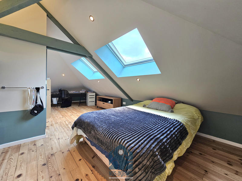 Maison - 225 m² - 9 pièces