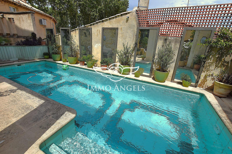 Maison - 976 m² - 24 pièces