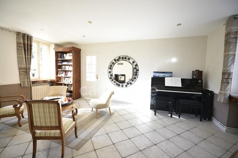 Maison - 237 m² - 9 pièces