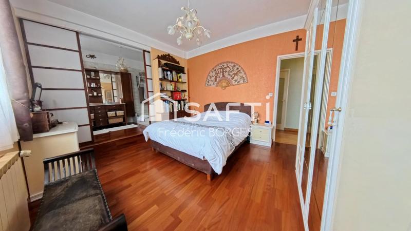 Maison - 228 m² - 7 pièces