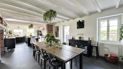 Maison - 312 m² - 9 pièces
