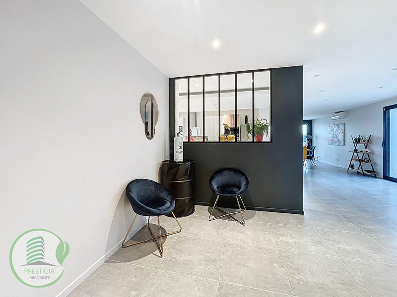 Maison - 205 m² - 8 pièces