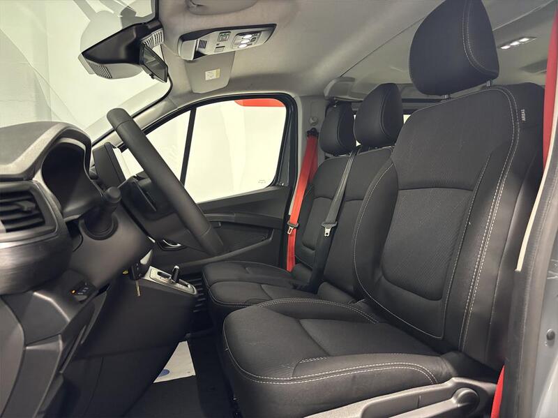 Renault Trafic III (2) Combi L2 2.0 Dci 150 9pl Bva9 Red