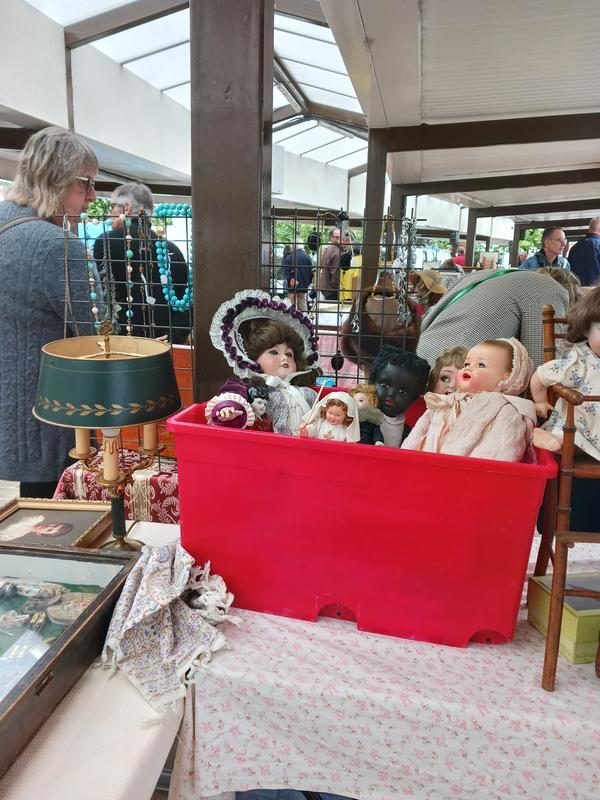 Marché mensuel des brocanteurs professionnels