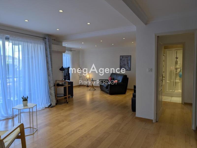 Appartement - 82 m² - 3 pièces