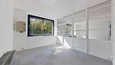 Bureau - 64 m² - 1 pièce