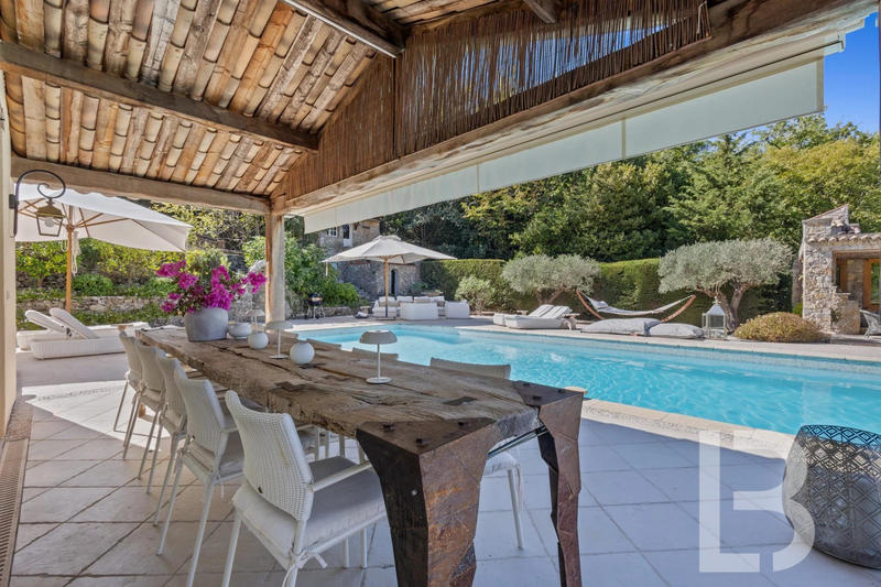 Maison - 451 m² - 15 pièces