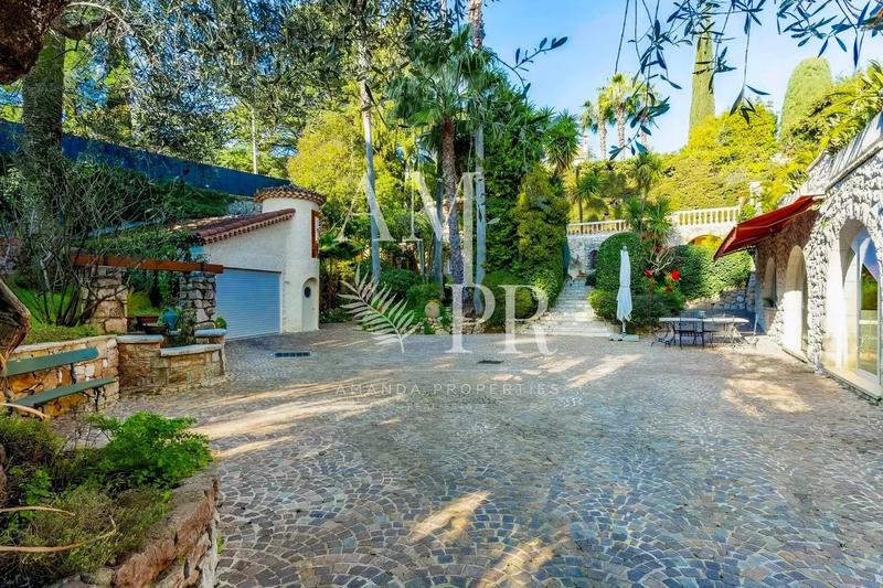 Villa - 300 m² - 7 pièces