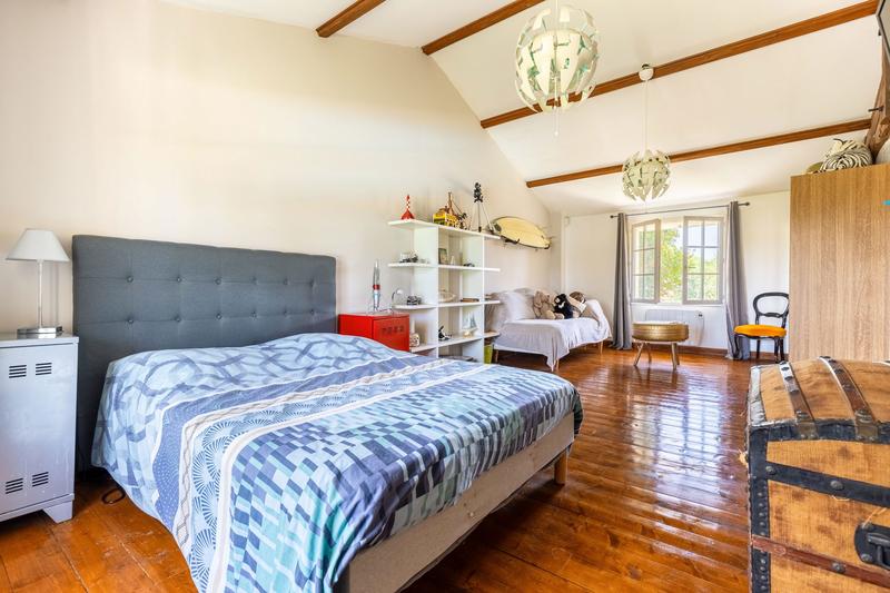 Maison - 400 m² - 8 pièces