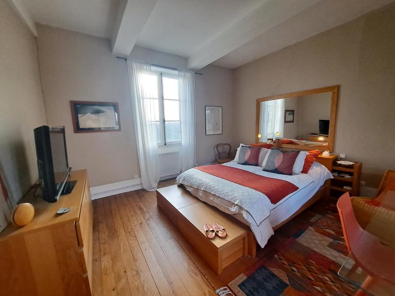 Maison - 245 m² - 9 pièces