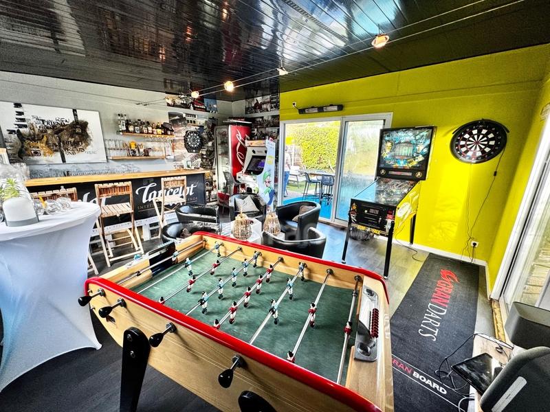 Maison - 170 m² - 9 pièces