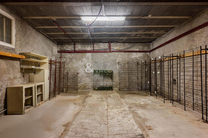 Maison - 395 m² - 10 pièces