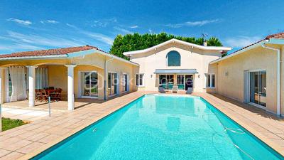 Propriété - 375 m² - 11 pièces