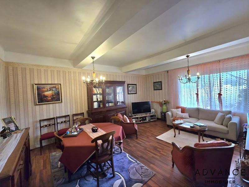 Maison - 454 m² - 15 pièces