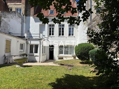 Maison - 180 m² - 8 pièces