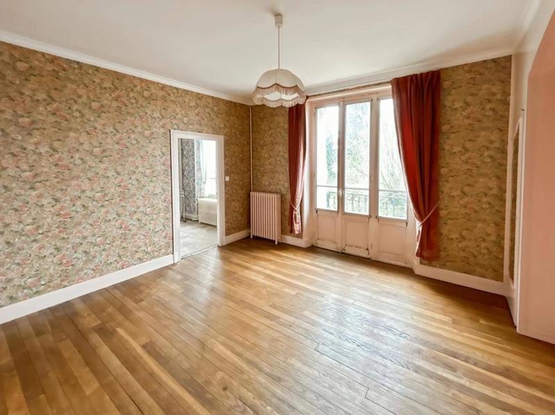 Maison - 338 m² - 10 pièces