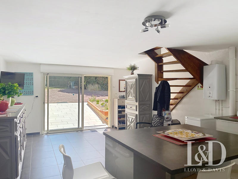 Maison contemporaine - 263 m² - 7 pièces